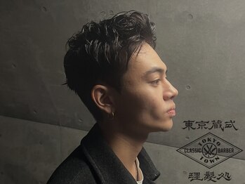トウキョウ クラシック バーバー タウン(TOKYO CLASSIC BARBER TOWN)の写真/ワンランク上の"自信と風格"をその手に。デキる男に不可欠な清潔感UPの眉と髪へ[バーバー/理容室/眉カット]