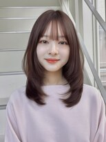 ウル 表参道(HOULe)&nbsp;レイヤーカット 顔まわりレイヤー ベージュカラー 透明感カラー