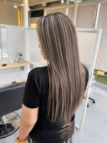 ヘアデザイン ゴドバン(Hair Design Gdobant) 細めハイライト × 透明感ベージュ