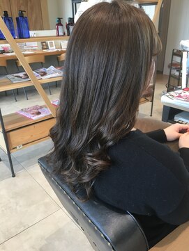 エクファ ヘアエステアンドスパ(ex-fa hair esthe&spa) レイヤーロング／艶カラー／エアストレート／マロンベージュ