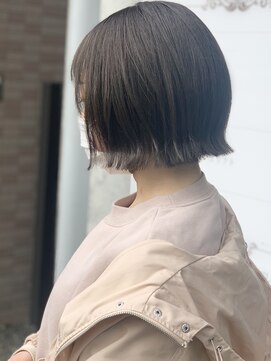 ジョージ(Jo-Ji) 《久場川 俊》切りっぱなしボブ 外ハネボブ オリーブベージュ