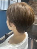 こなれショートにオリーブベージュカラーで大人っぽく◎