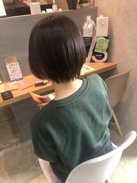 シロトータルデザイン(shiro total design) あごラインショートボブ