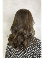 ヘアアンドメイク スタジオ ミムロ(HAIR&MAKE STUDIO MIMURO) ロングレイヤー・ウェーブヘア・オリーブグレージュ