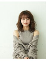 ウタ&nbsp;フォギーベージュ×波ウェーブ