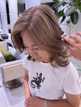 ステア ケース(stair case) リタッチだけでこの仕上がり！脱白髪染めのその後　40代50代60代