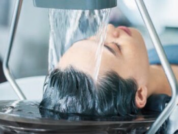 ホワイト ザ トータルビューティー(WHITE The Total Beauty)の写真/ヘアケアは頭皮から◎ゆったりとした本格ヘッドスパで頭皮環境を整え、内側から髪質改善が叶う！