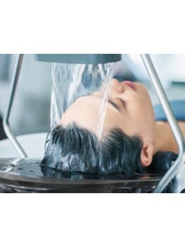ヘアケアは頭皮から◎ゆったりとした本格ヘッドスパで頭皮環境を整え、内側から髪質改善が叶う！