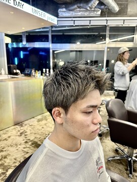 アンサー 千葉中央(UNSER prod by THE DAY) シルバーカラースパイキーショート