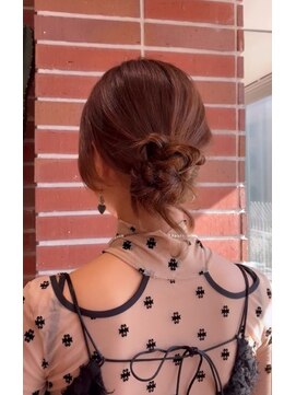 柔らかい質感のヘアアレンジ