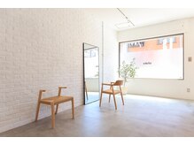 隣り合わない席になっています◎