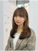 美髪カールピンクブラウンヘアメイクセミディ似合わせ前髪