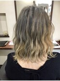 《外国人風》ブロンズアッシュグラデーション×波ウェーブ