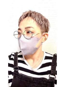 グロウム バイ アフェクト(glowm by AFFECT) 外人風スモークベージュベリーショートstyle