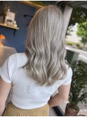 【ブリーチ＋ワンカラー】ホワイトブロンド/切りっぱミディ