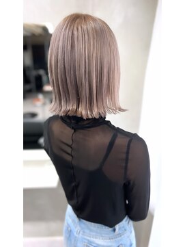 アルマバイロサ(ALMA by ROSA) シルバーグレージュ×ボブ 担当SE-YA