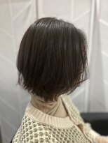 小顔ショートボブ丸みショート×パープルブラック白髪ぼかし