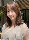 顔周りレイヤーカットくびれヘアミルクティーベージュカラー