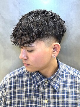 ノイセル(Noisyle) MEN’S HAIR/波巻ツイストスパイラル/フェザーパーマ/北堀江O
