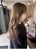 オリーブベージュ