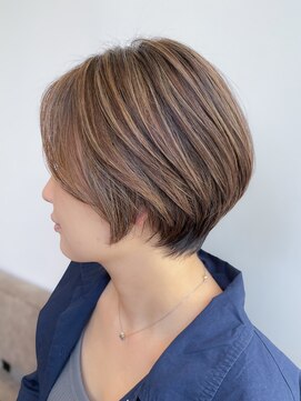 ピークス(PEAKS) ショートボブひし形ショート長め前髪白髪ぼかしハイライト
