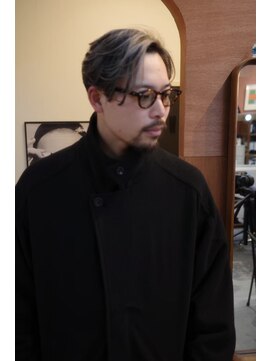 エディ(Edy) メンズホワイトシルバーニュアンスパーマ外国人風眉毛カット岡山