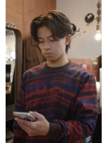 エディ(Edy)&nbsp;メンズセンターパートニュアンスパーマブラウンカラー眉毛カット