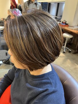 ビハインドザカーテン(BEHIND THE CURTAIN) レイヤーショートボブ×ハイライト