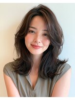アイビー(ivy) フェミニンミディアムレイヤーカット/大人レイヤー