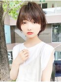耳かけ/ショートボブ/フォギーベージュ/毛先ウェーブパーマ