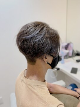 アマニ ヘアー ホスピタル(AMANI. HAIR HOSPITAL) 前下がりショートボブ
