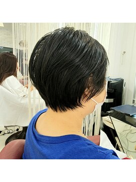 クオリス 赤塚店(QUALIS) 20代30代40代大人かわいい髪 前髪あり 黒髪マッシュショート♪