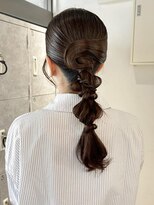 ムーン バイ ケンジ(moon by KENJE)&nbsp;『hinari』ヘアセット/編みおろし/ナチュラル個性ヘア