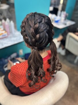 リエラ 新宿(RIERA) 編み込みカチューシャツインテール