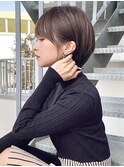ベージュカラー小顔似合わせ耳かけショートヘア30代40代50代