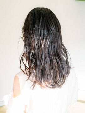 スリー いわき(iii) 無造作セミロングヘア【いわき】