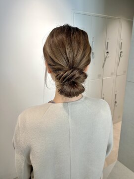 トリッカ シブヤ(TRICCA SHIBUYA) シニヨン/ルーズシニヨン/まとめ髪/シンプルヘアアレンジ