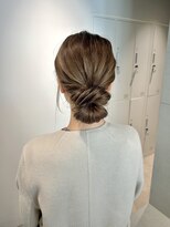 トリッカ シブヤ(TRICCA SHIBUYA) シニヨン/ルーズシニヨン/まとめ髪/シンプルヘアアレンジ