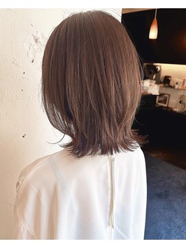 ティーシェル(TIECHEL) 小顔イメチェン、ブルーグレージュカラーくびれレイヤーボブ
