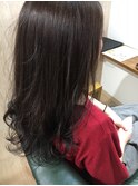 暗めカラーでもふわっと軽く♪
