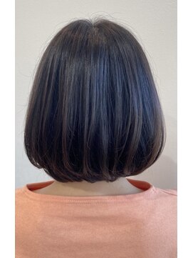 サロンドボーテ アミ(ami) ステップボーンカット