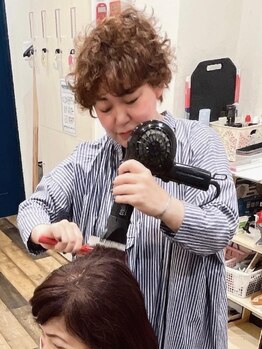 ヘアーガーデンの写真/板宿駅から徒歩3分！低価格かつ、上質な商材を扱ったアットホームな美容室♪経験豊富な女性スタッフが対応