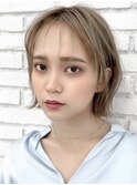 春髪イメチェン無造作くびれボブワンブリーチベージュカラー