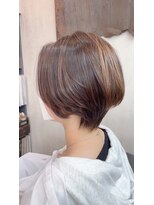 オト(oto) ハイライトで抜け感UP!大人かわいいショートボブ/白髪染め