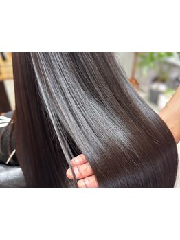 「朝の忙しい時間が楽になった」口コミ多数★理想の地毛風ストレートが叶う◎最新技術の縮毛矯正が大人気！