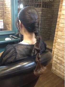 タイトポニーアレンジ 結婚式 ヘアセット 二次会 ヘアアレンジ