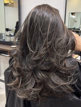 メリー オオサカ(Merly Osaka) 心斎橋/バレイヤージュ/レイヤーカット/海外レイヤー