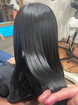 クネア(kunea) ケアプロ☆梅雨でもまとまるストレート/暗髪