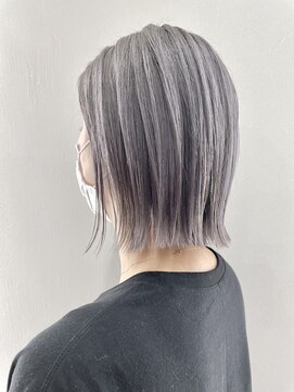 ジンクヘアーセカンド(ZiNK HAIR2nd) 切りっぱなしボブ×シルバーカラー