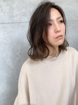 ヘアアンドアイラッシュ ココアンジェ くりえいと宗像店(Coco Ange) [CocoAnge宗像/担当：西原]グレー系インナーカラー切りっぱなし1